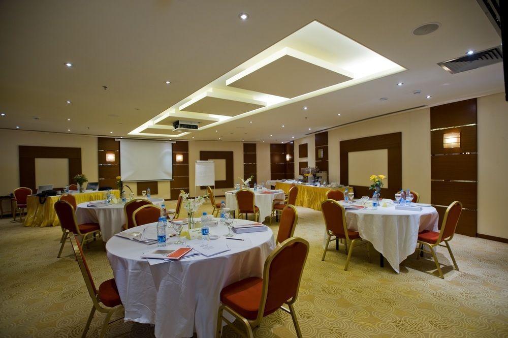 Eastyard Khobar Hotel - Formerly Ramada By Wyndham Khobar Экстерьер фото