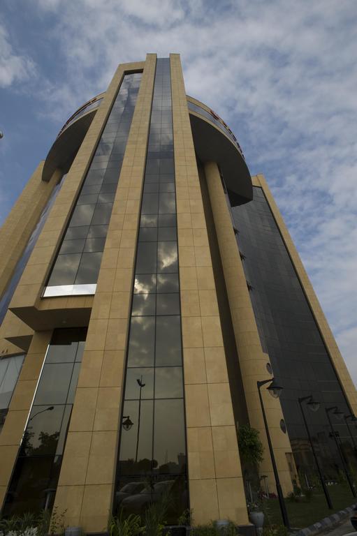 Eastyard Khobar Hotel - Formerly Ramada By Wyndham Khobar Экстерьер фото
